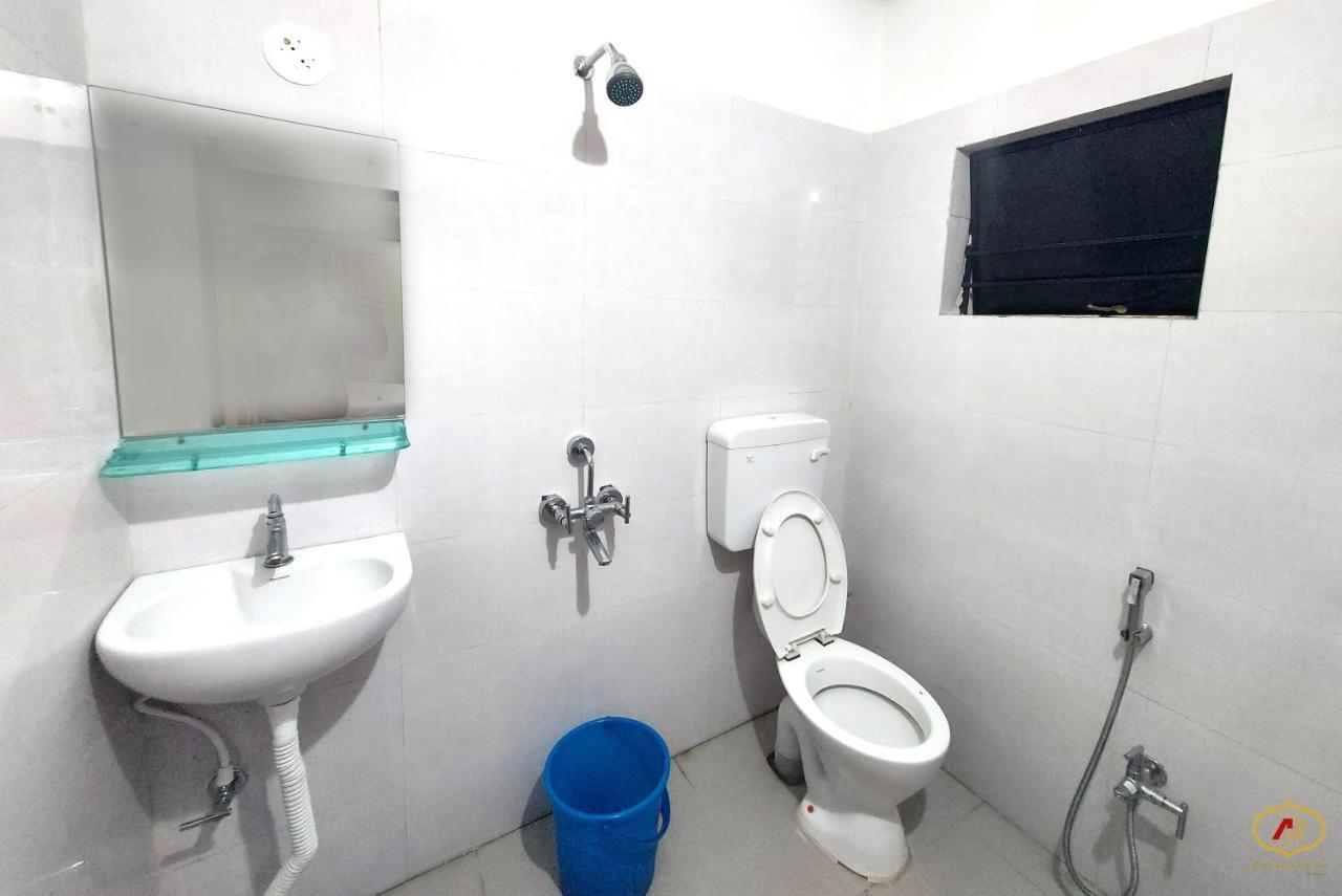 Hotel Aayes And Resort Shānti Niketan エクステリア 写真